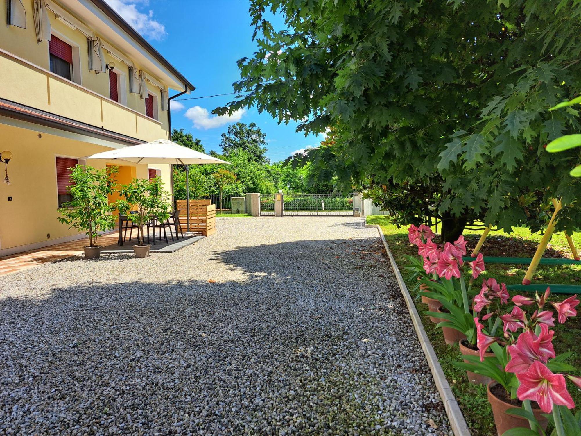 Borgo Barucchella Hotel Sant'Andra Exterior photo